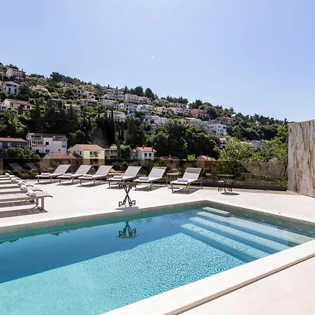 Nina - With Pool Near The Sea * Rabac