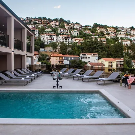 Nina - With Pool Near The Sea * Rabac