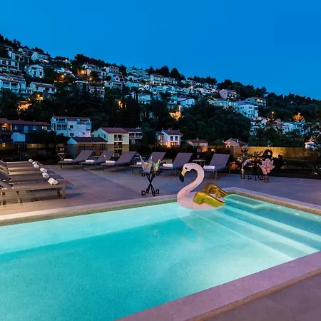 Apartment Nina - With Pool Near The Sea *