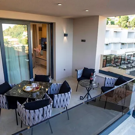 Apartment Nina - With Pool Near The Sea *